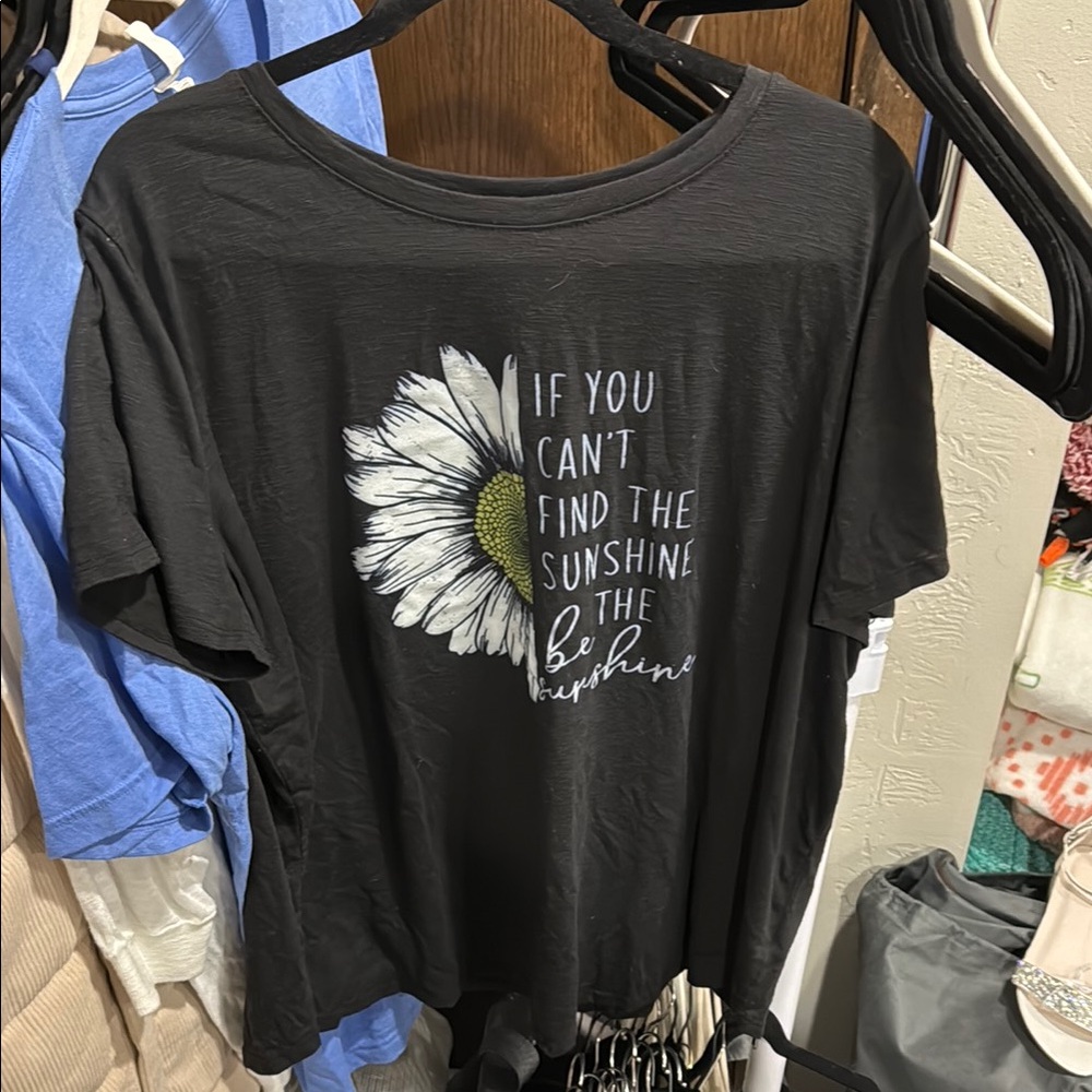 Maurice’s 2X graphic tee
